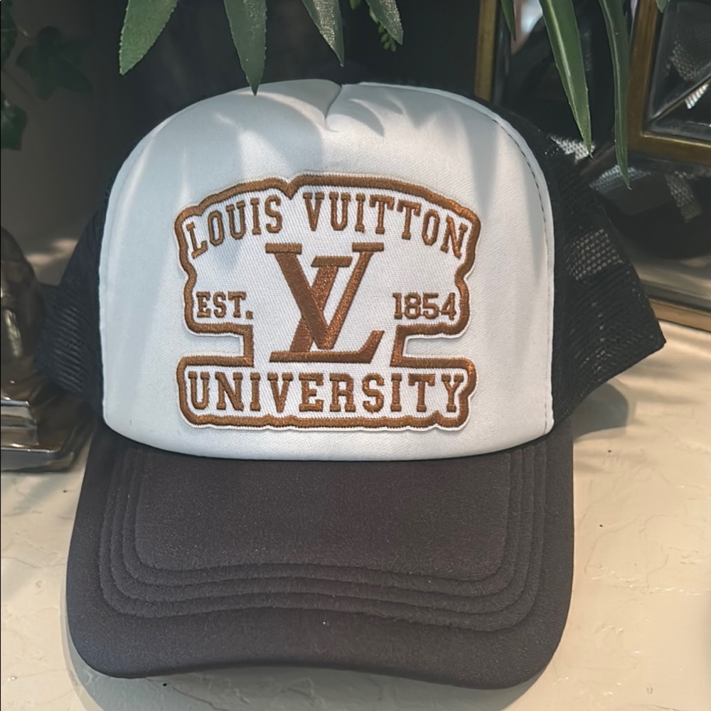 Trucker University Cap black white brown